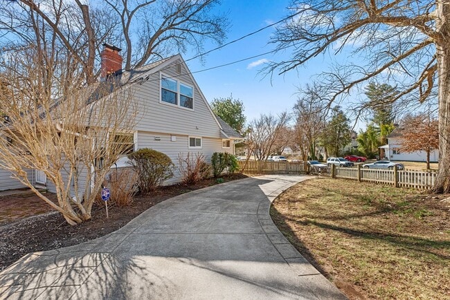 Building Photo - 4 Bed 2 Bath - Twinbrook Cape Cod - Move In Ready