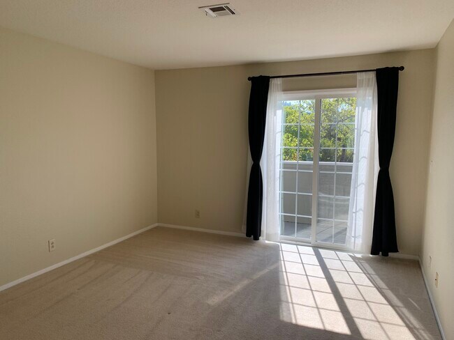 Building Photo - 515 Canyon Oaks Dr