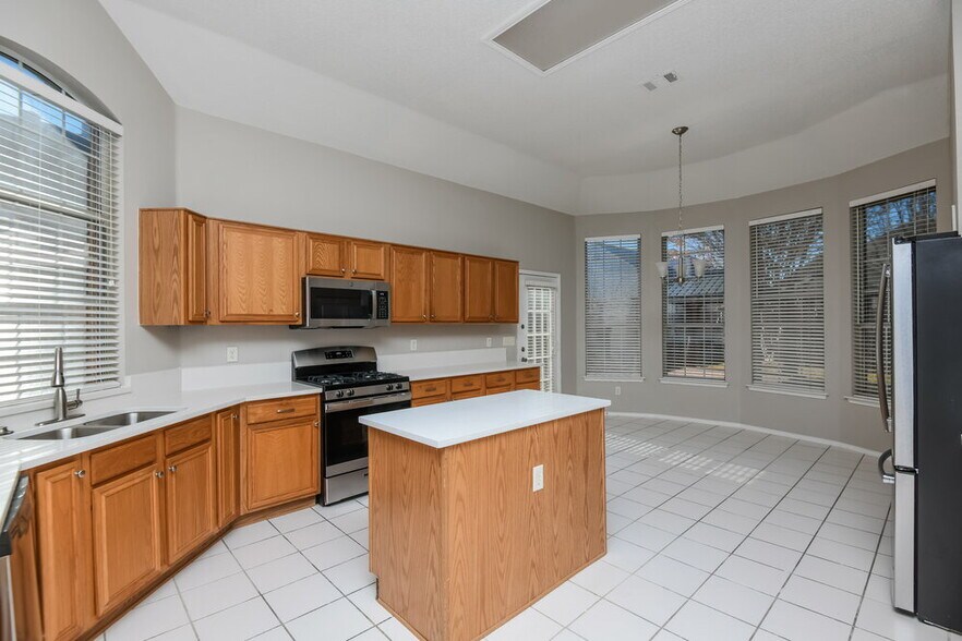 Building Photo - 6920 Field Lark Dr
