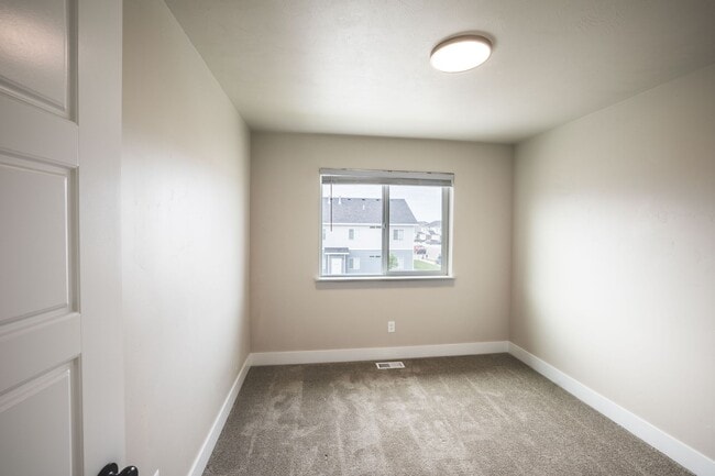 Building Photo - MODERN 4 BED 3 BATH TOWNHOME IN SUGAR CITY
