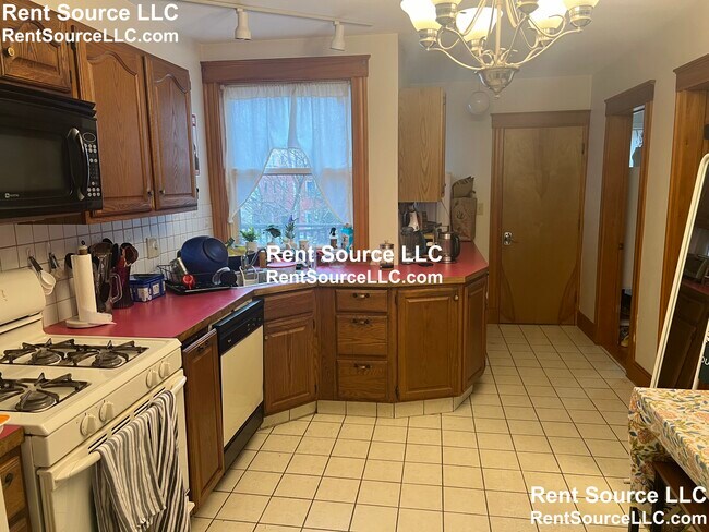 Primary Photo - 13 Berkshire St