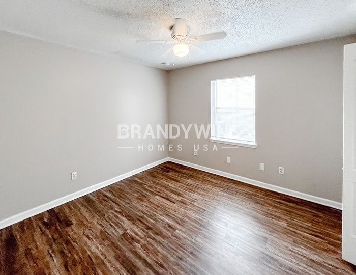 Building Photo - 8055 International Village Dr