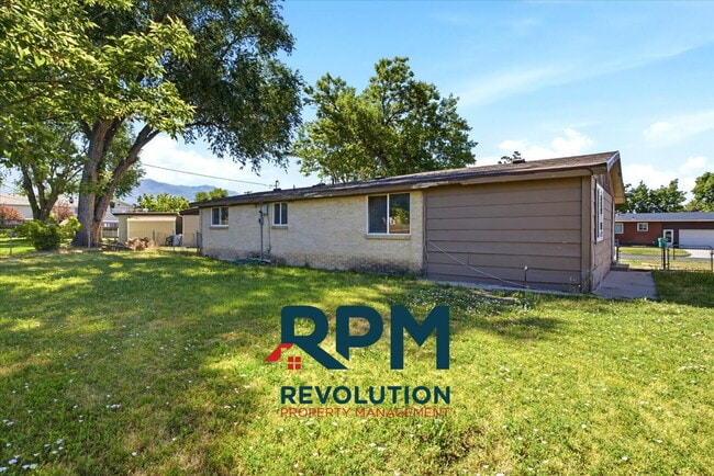 Building Photo - Stunning 3 Bedroom House near Hill Air Force Base!