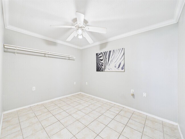 Building Photo - 713 6th St