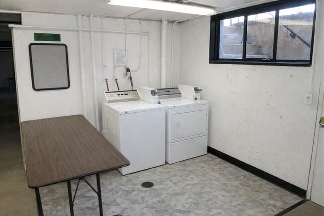 Building Photo - Updates, Simple Utilities, Awesome South Central Location - Maple Tree Apartments