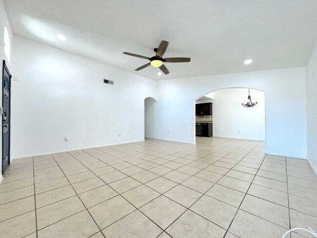 Building Photo - Sandstone Ranch Estates 4Bed Refrig A/C by...