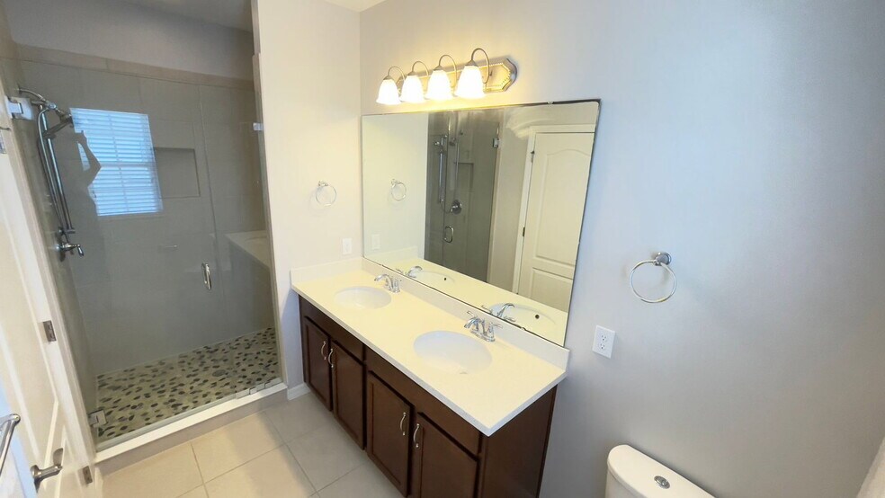 Building Photo - 7255 Shadeview Alley