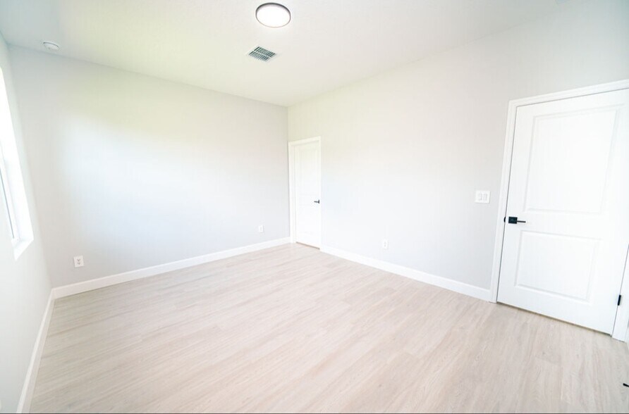 Building Photo - 1103 Saint Tropez Ct