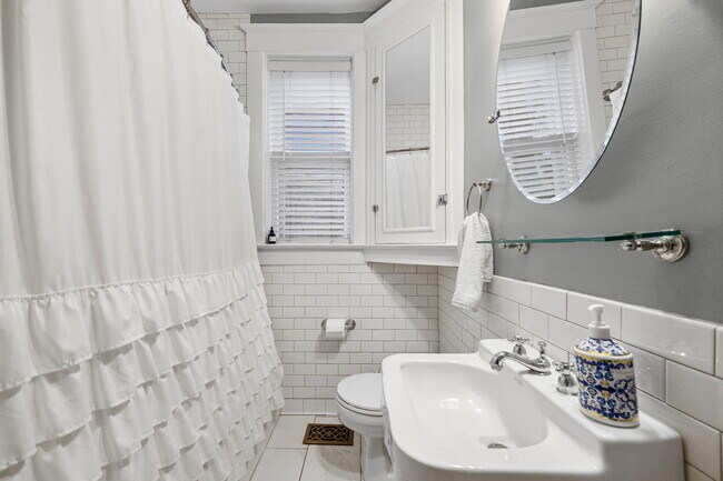 Building Photo - 1116 Poplar Ave