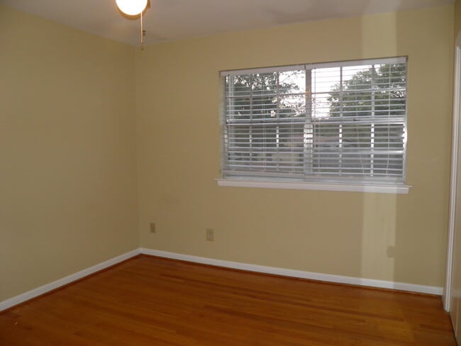 Building Photo - 212 Priscilla Dr