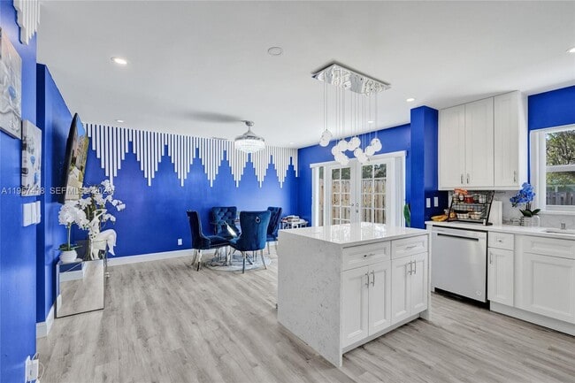 Building Photo - 2001 Barcelona Terrace