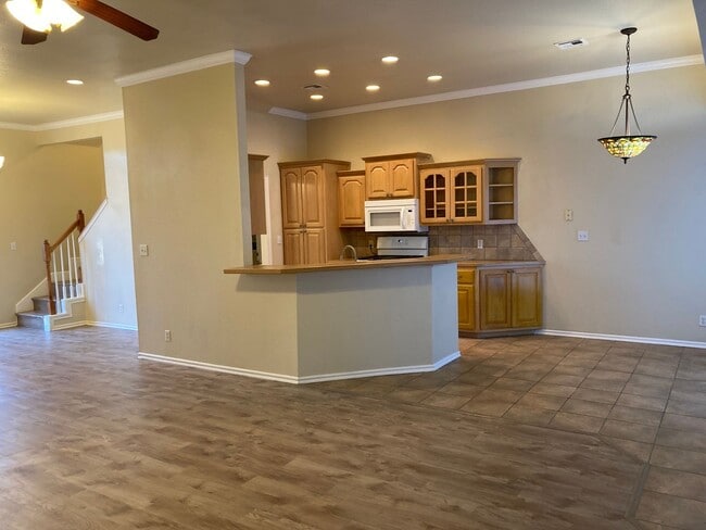 Building Photo - Spacious 3BDRM Home in Blackberry Ridge, V...
