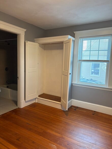 Bedroom - 12 Madison Ave