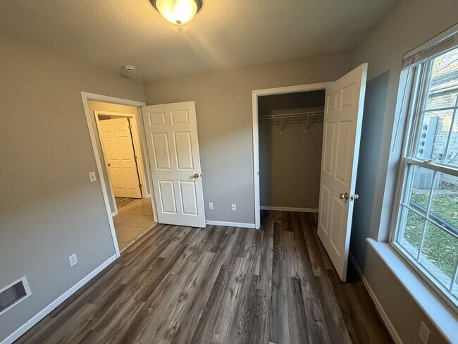 Building Photo - 2BR/1BA Duplex Home in Hallsville, MO