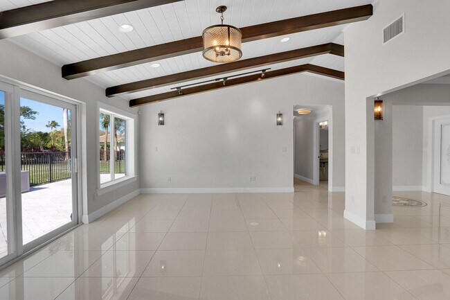 Building Photo - 8631 Steeplechase Dr