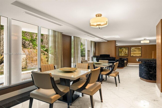 Building Photo - 21200 Point Pl