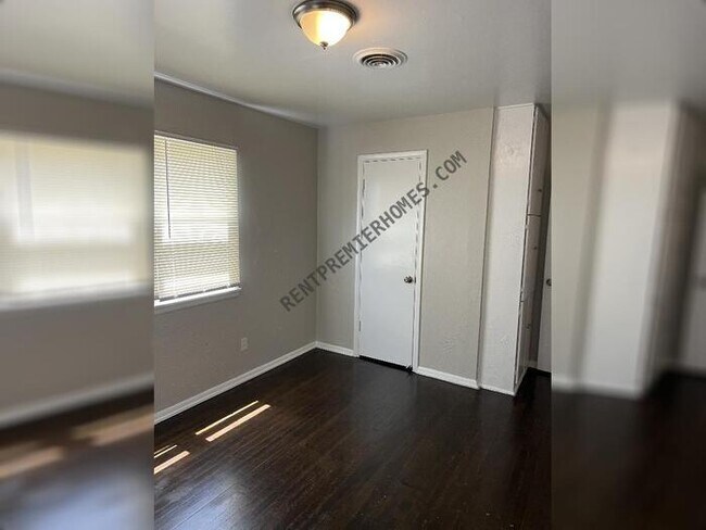 Building Photo - 901 NW 89th St