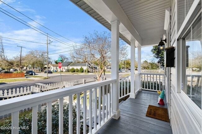 Building Photo - 720 Queen St