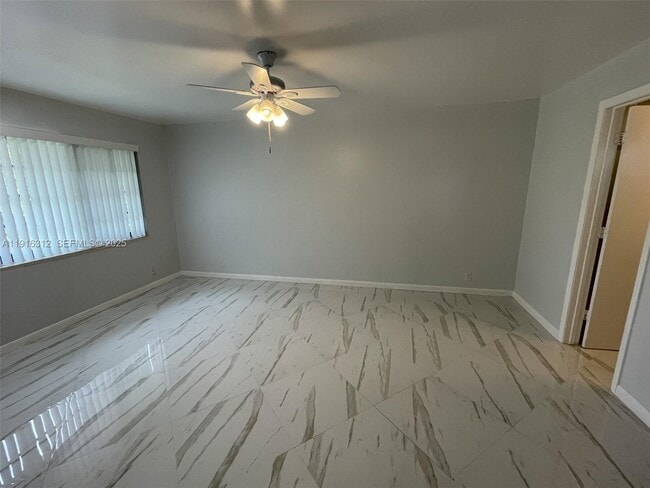 Building Photo - 2652 Riverside Dr