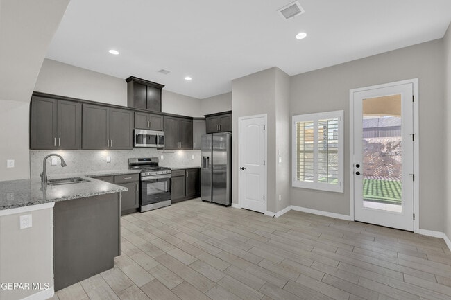 Building Photo - 10613 Hidden Palm Pl