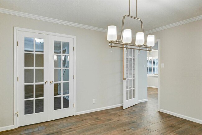 Building Photo - 13915 Charlynn Oaks Dr