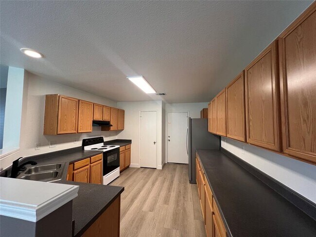 Building Photo - 821 New Bridge Dr