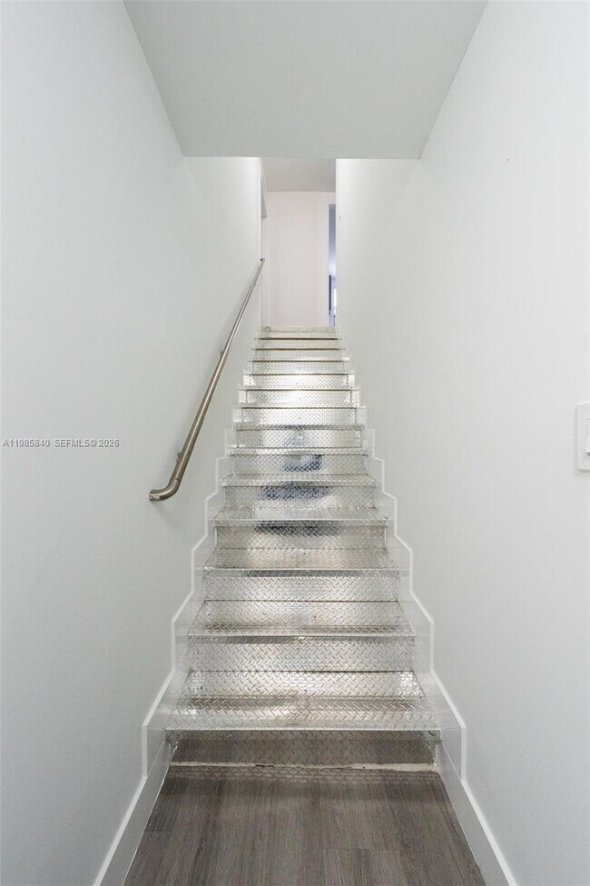 Building Photo - 618 SW 21st Ave