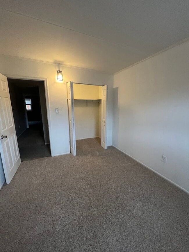 Building Photo - Beautiful 3 Bedroom House