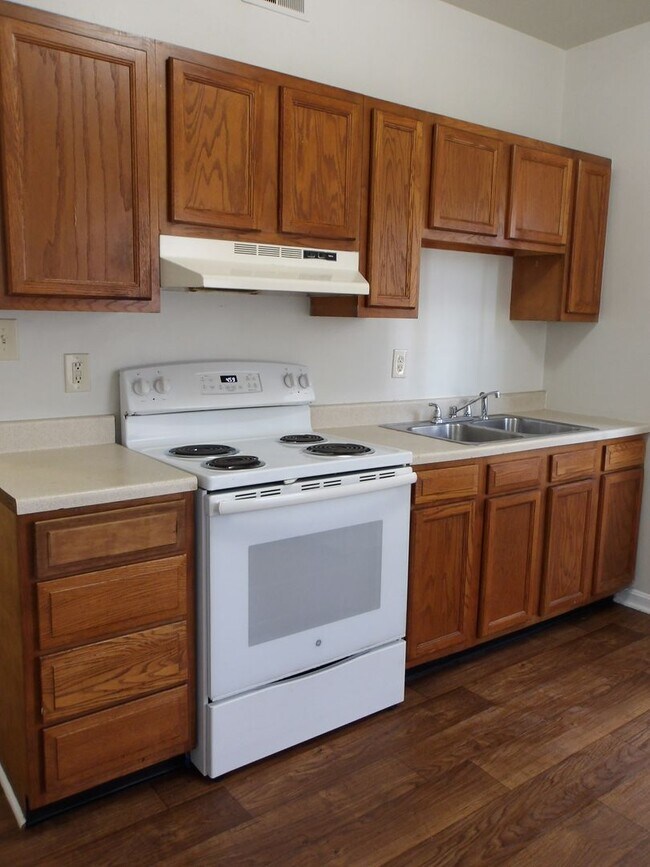 Building Photo - 633 W Ormsby Ave