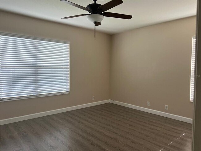 Building Photo - 2031 Searay Shore Dr