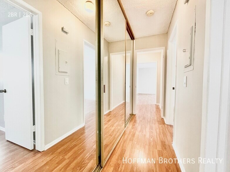 Building Photo - 1226 Larrabee St