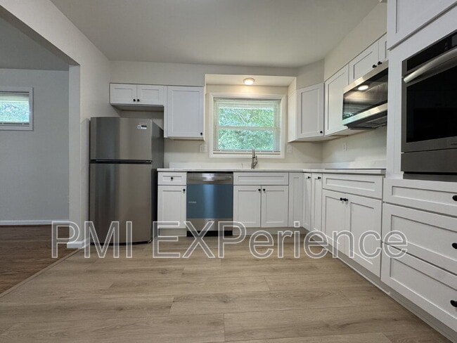 Building Photo - 6405 Roberts Dr