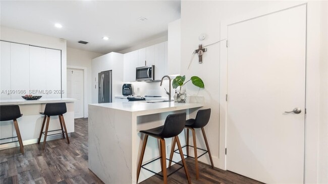 Building Photo - 3889 Tree Top Dr