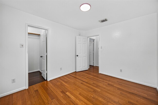 Building Photo - 12807 Canyon Echo Dr