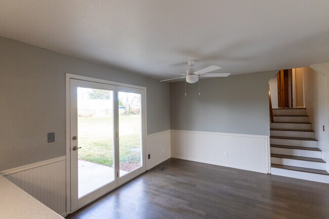 Building Photo - 1132 S Amaya Ave