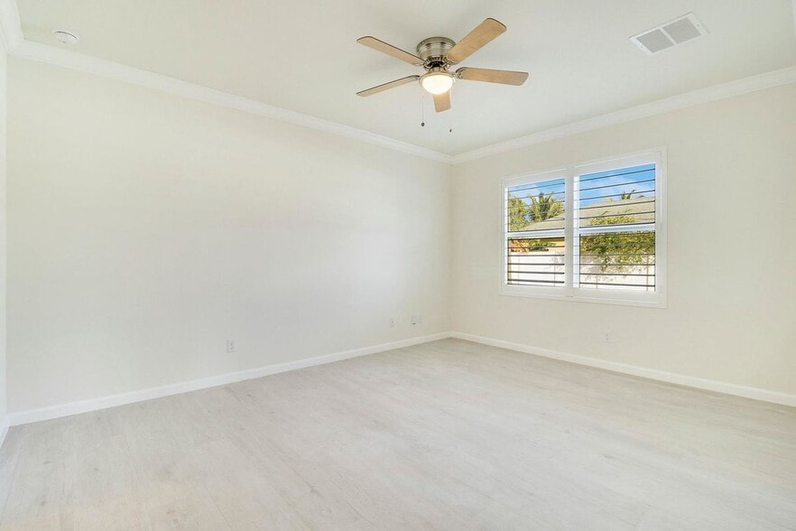 Building Photo - 1455 SW Bartell Ave