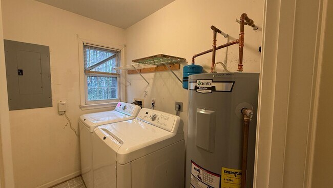 Building Photo - 3 Bedroom Rambler in Spotslvania