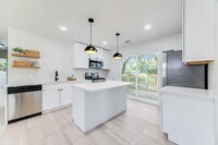 Building Photo - 506 Forrest Ct