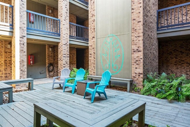 Building Photo - 8888 Tallwood Dr