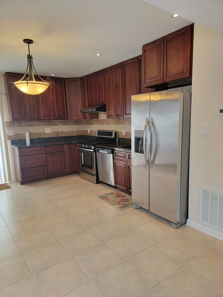 Building Photo - 13550 Deerwater Dr