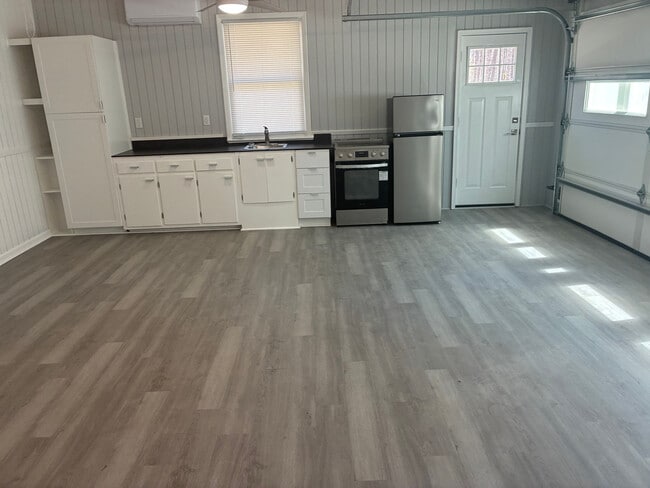 Building Photo - Room in Duplex on Union Rd SW