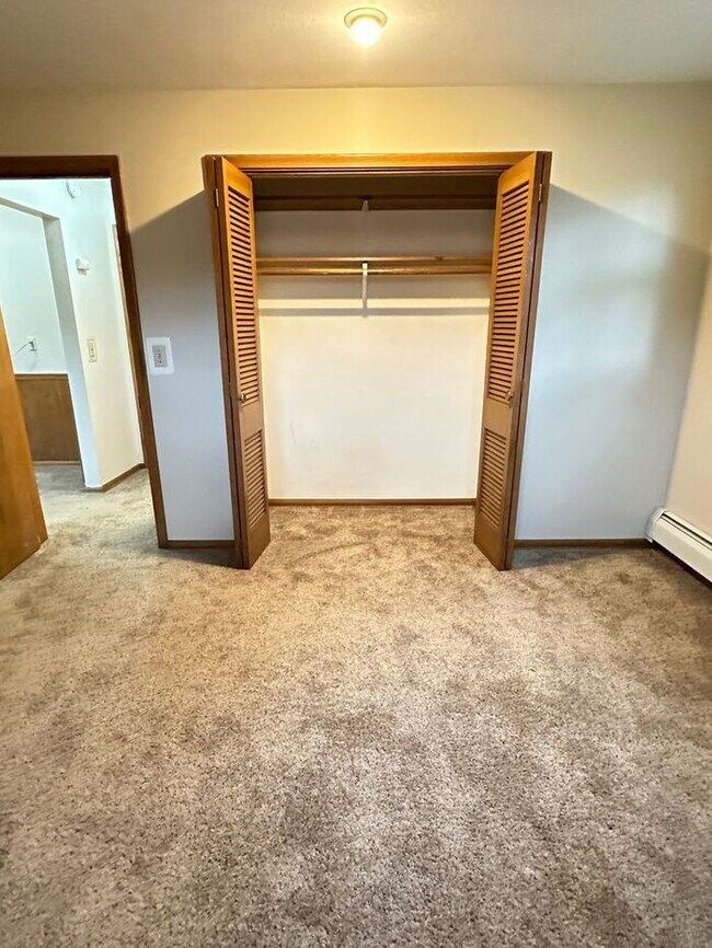 Building Photo - Richfield Ground Level, Window Ac Unit Inc...