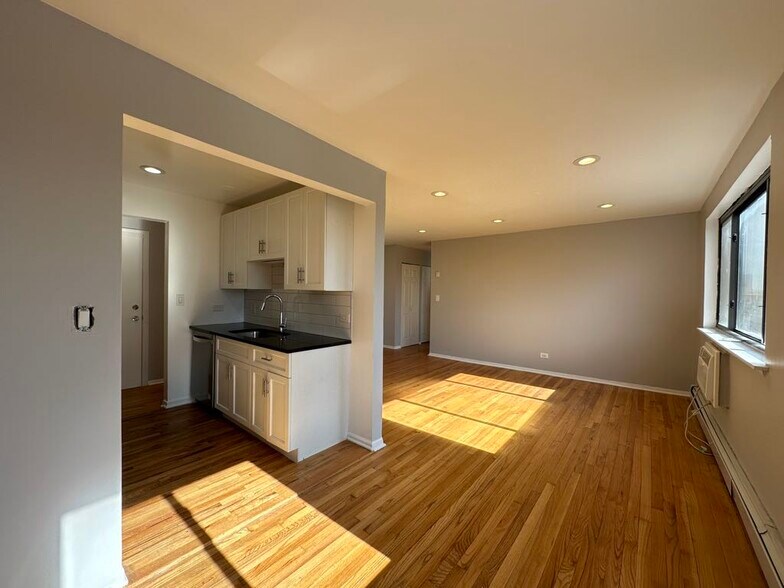 Building Photo - 6954 N Sheridan Rd