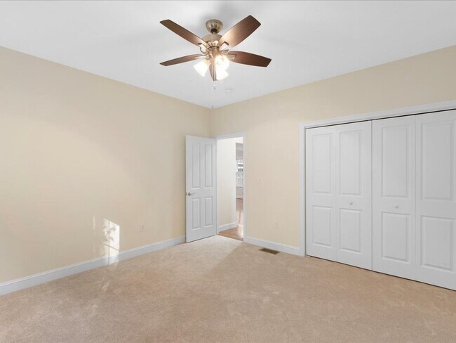 Building Photo - 32 Silver Brook Ln