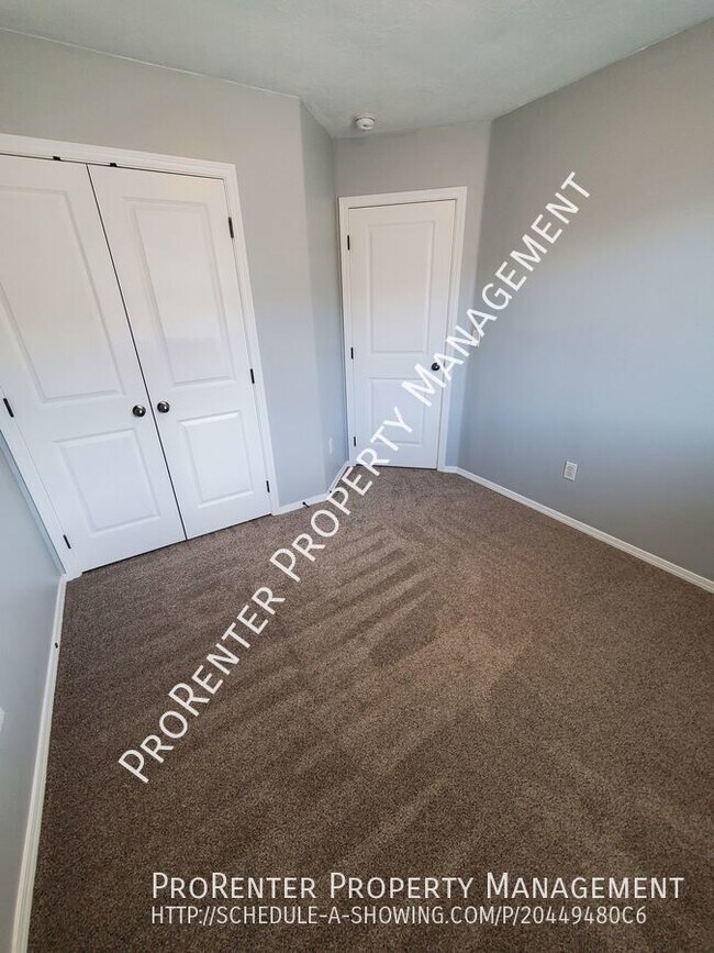Building Photo - 1005 N 740 W