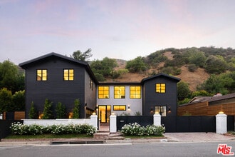 Building Photo - 1937 N Beverly Dr