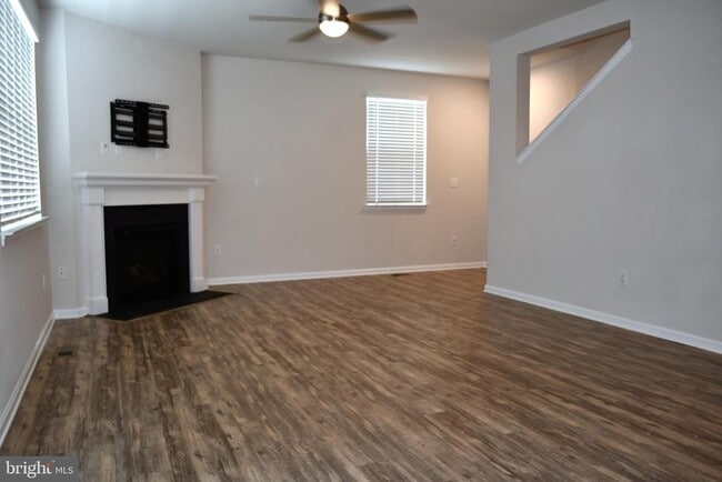 Building Photo - 109 N Marshview Terrace