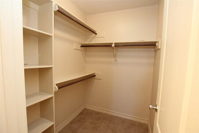Building Photo - 510 Shiloh Dr