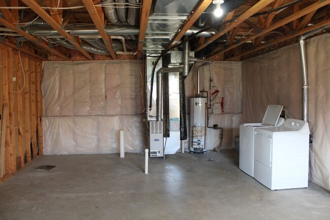 Building Photo - Charming 2BR/2BA Townhome in Prime Location