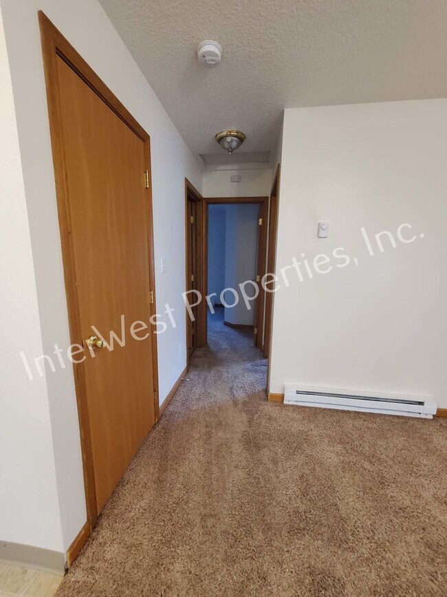 Building Photo - 2622 SE 84th Ave